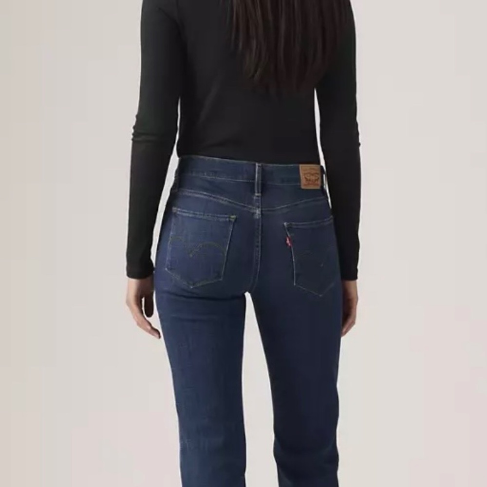 NWT Levi’s Straight Shaping Jeans - Picture 3 of 7